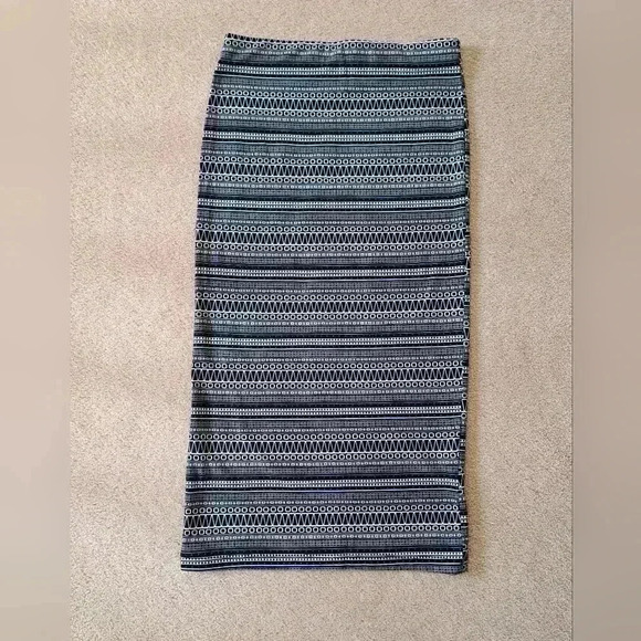 ❤️ Black and White Pencil Knit Skirt H&M Divided - Picture 1 of 6